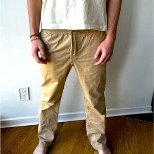 Vans “Range Elastic” pants. Relaxed fit. Light stretch for comfort.